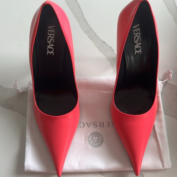 VERSACE
Pumps
10 (US) - Coral - Picture 6 of 6